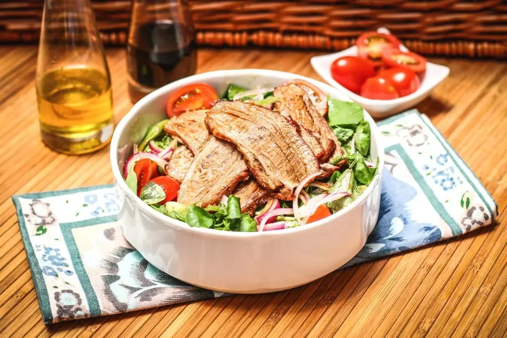 Ensalada de carne