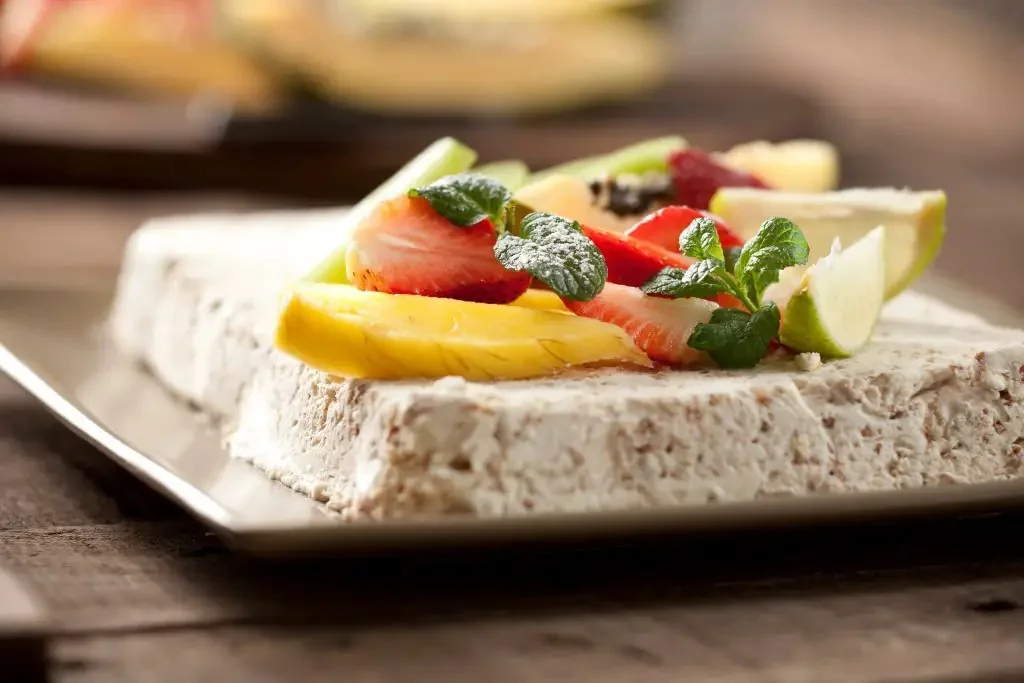 Nougat frío de miel y frutas secas