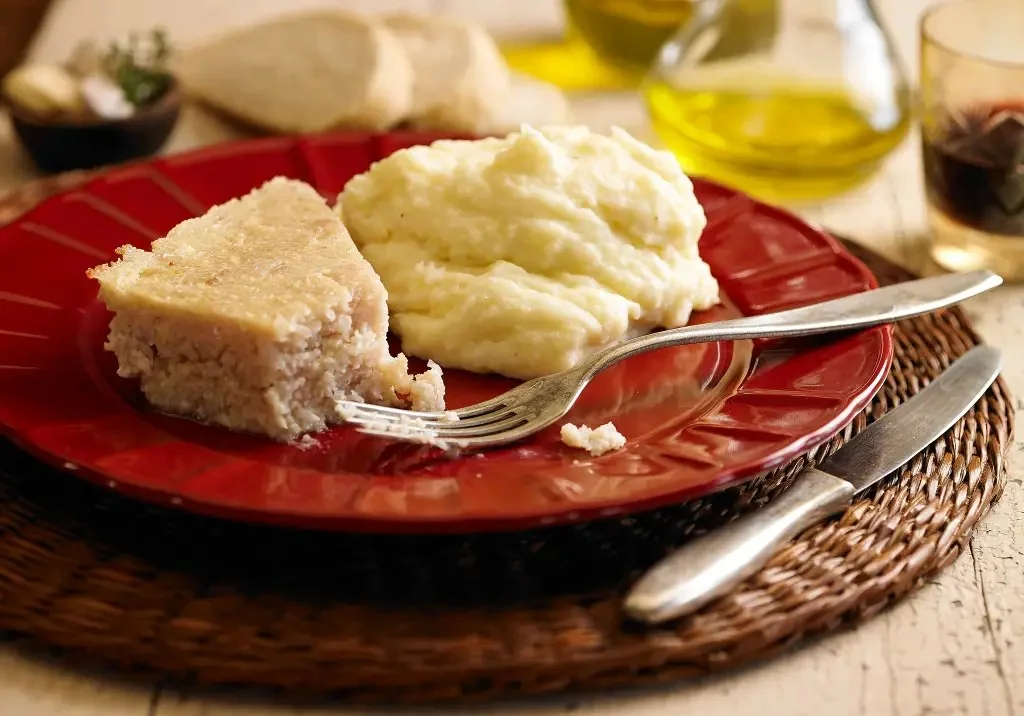 Pan de pescado con puré de papas