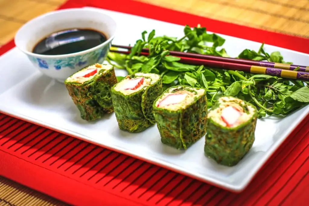 Rolls de atún y kanikama