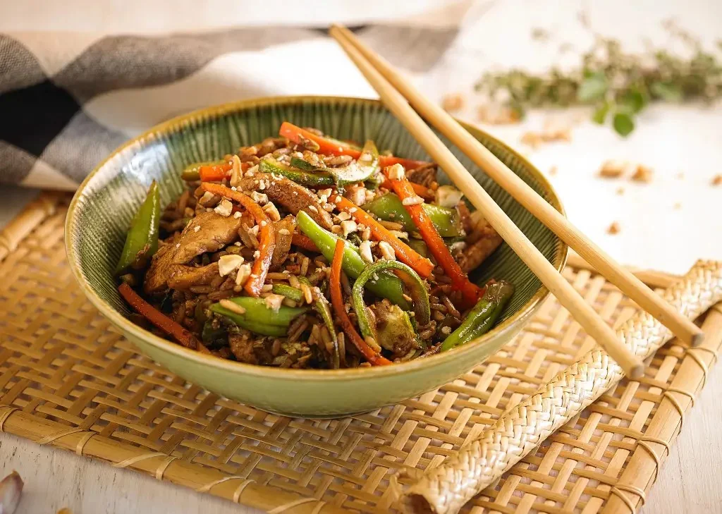 Sarteneado de pollo y arroz