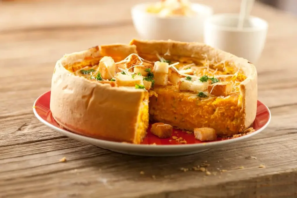 Tarta de calabaza y cebollas caramelizadas