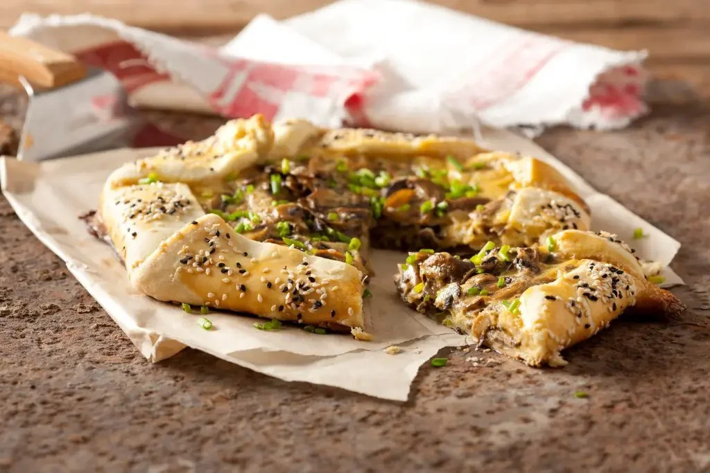 Tarta de champignones y queso cheddar