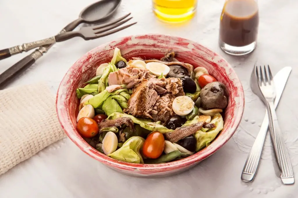 Ensalada nicoise con pasta