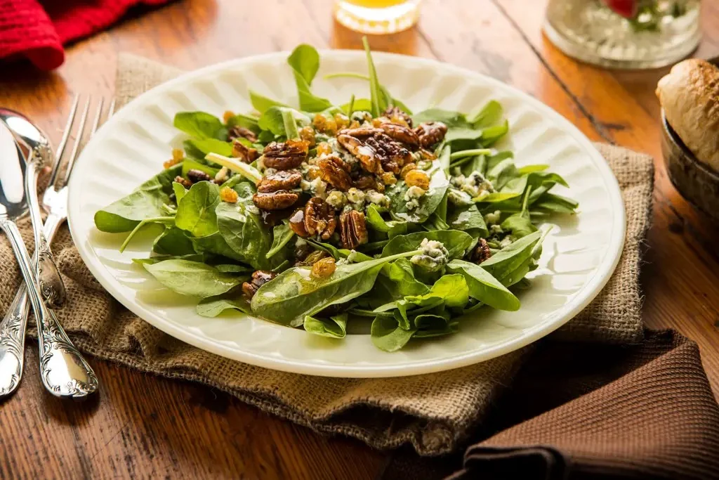 Ensalada de radiccio, pecán y queso azul